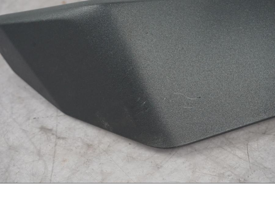 Höger sida på Kylarvinge från en Yamaha MT-09 -2024 motorcykel.