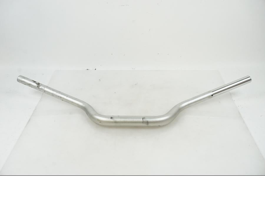 Baksidan på Styre från en Yamaha MT-07 -2023 motorcykel.