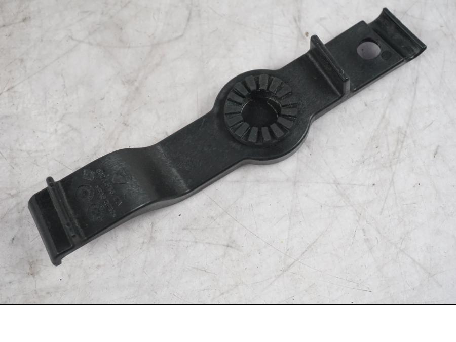 Baksidan på Batterihållare från en Ducati Multistrada V4 -2024 motorcykel.