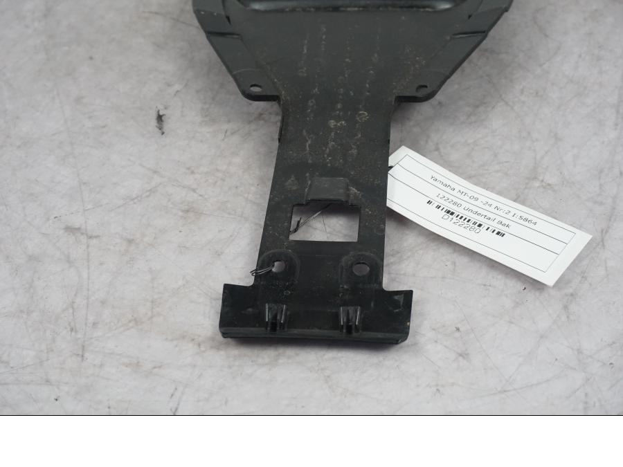 Snett nerifrån på Undertail från en Yamaha MT-09 -2024 motorcykel.