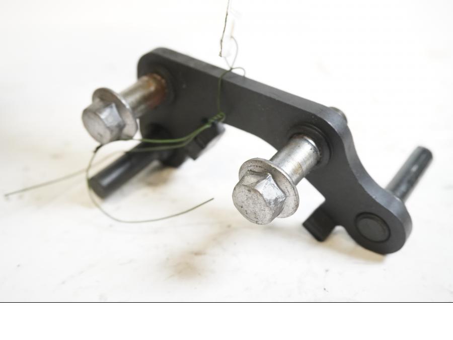 Baksidan på Bromsoksfäste från en Kawasaki Versys 650 -2007 motorcykel.