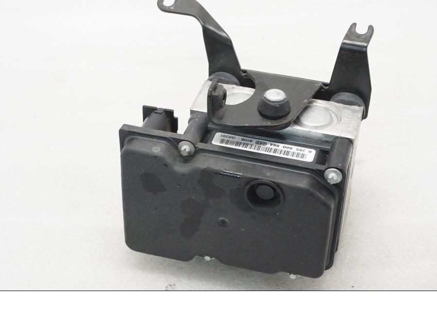 Höger sida på ABS Modulator från en BMW F 800 R -2011 motorcykel.