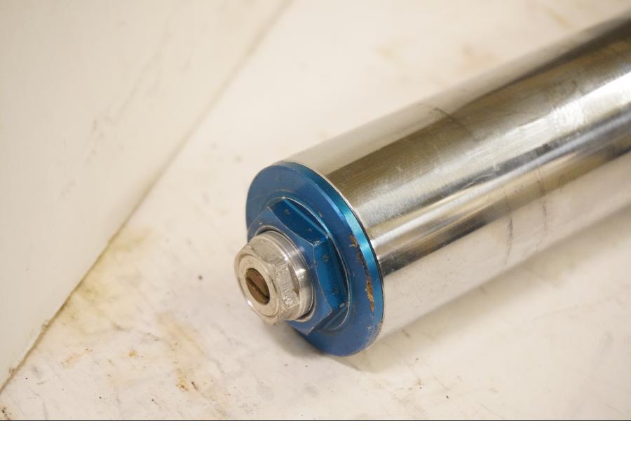 Snett uppifrån på Gaffelben från en Kawasaki ZX-9R -1998 motorcykel.