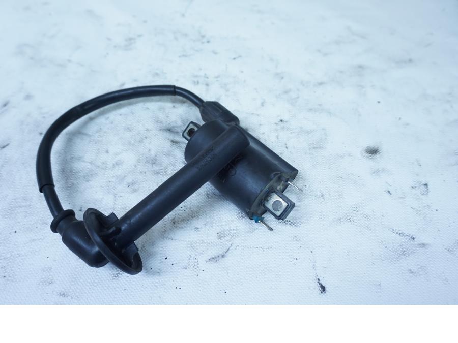 Framsidan på Tändspole från en Honda VFR 750 -1992 motorcykel.