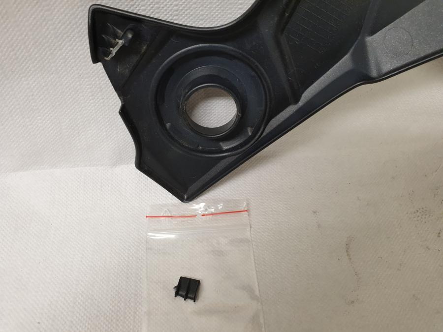 Vänster sida på Ramplast från en Kawasaki Z 900 -2020 motorcykel.