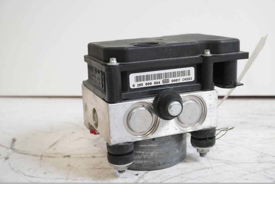 Höger sida på ABS Modulator från en BMW F 800 R -2011 motorcykel.