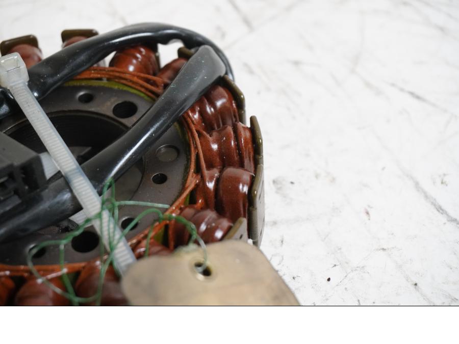 Baksidan pÄ Generator frÄn en Kawasaki ZX-6R -1997 motorcykel.