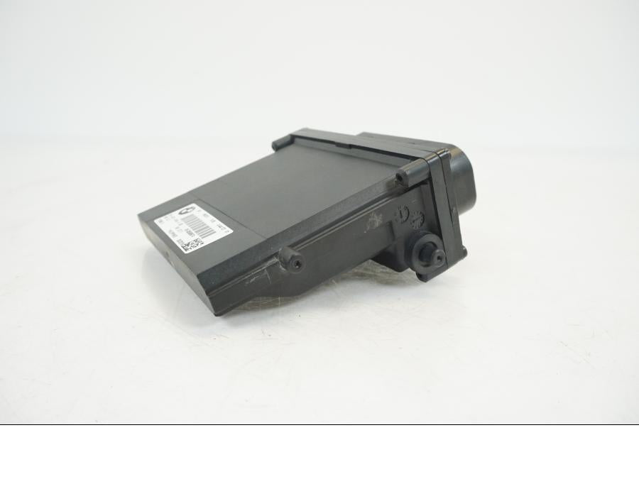 Vänster sida på ESA Control Unit från en BMW S 1000 XR -2019 motorcykel.