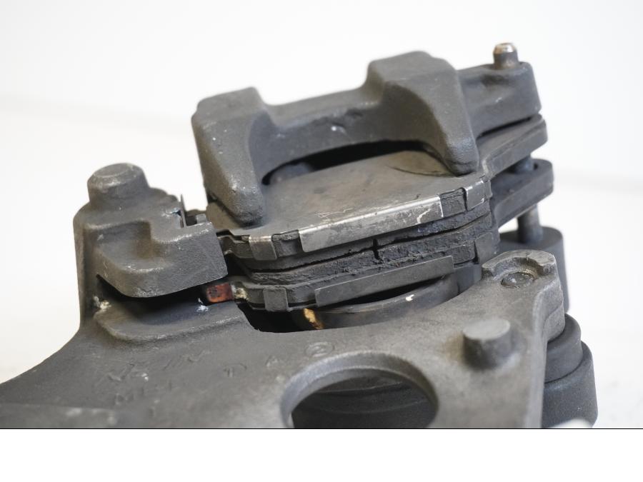 Höger sida på Bromsok från en Honda VTR 1000 F -2001 motorcykel.