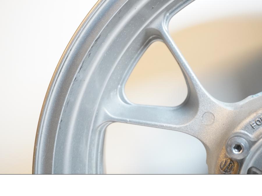 Extrabild3 på Fälg från en Kawasaki ZZ-R 1400 -2010 motorcykel.