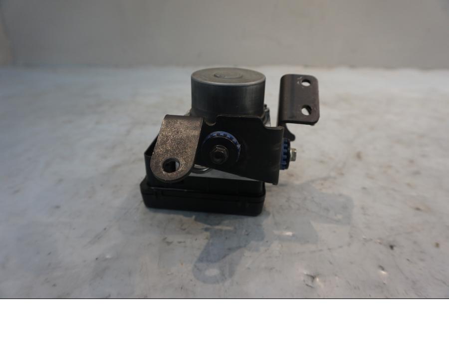 Baksidan på ABS Modulator från en Ducati Diavel -2015 motorcykel.