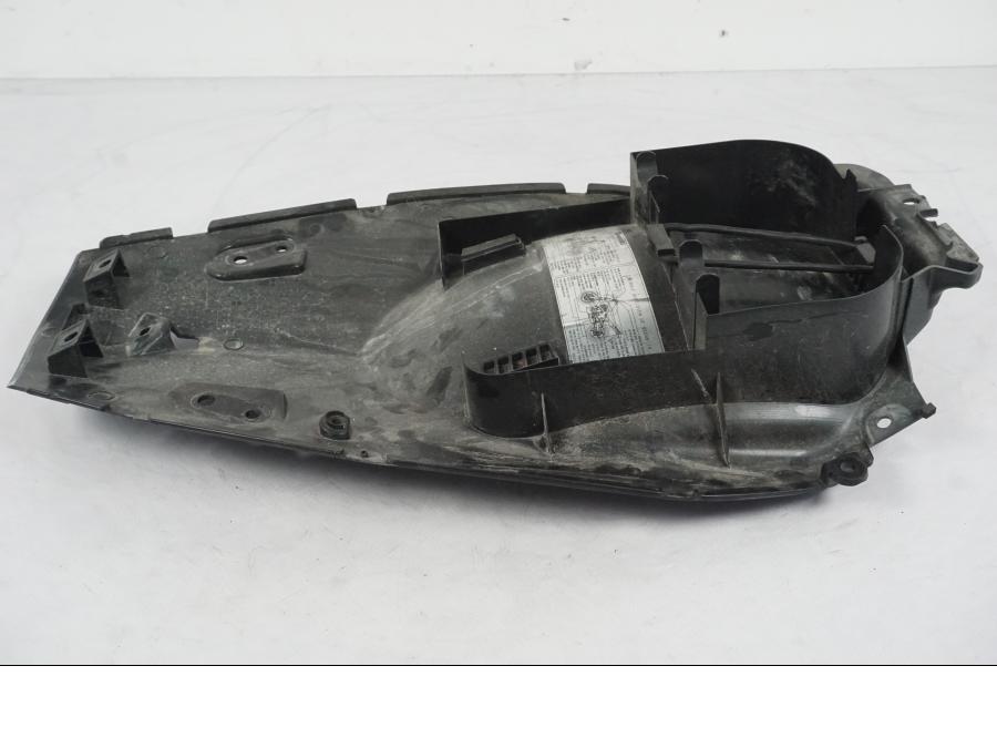 Baksidan på Undertail från en Kawasaki ER-6N ABS -2010 motorcykel.