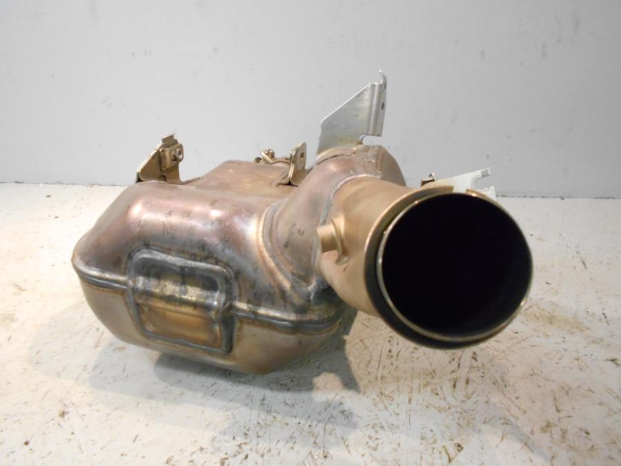 Snett uppifrån på Mellanburk från en Yamaha YZF 1000 R1 -2015 motorcykel.