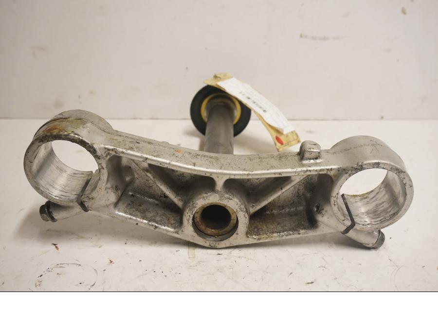 Baksidan på Gaffelkrona från en Honda CBR 600 RR -2003 motorcykel.