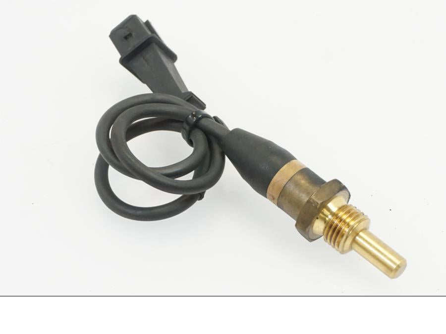 Snett uppifrån på Temperatursensor från en BMW R 1150 R -2002 motorcykel.