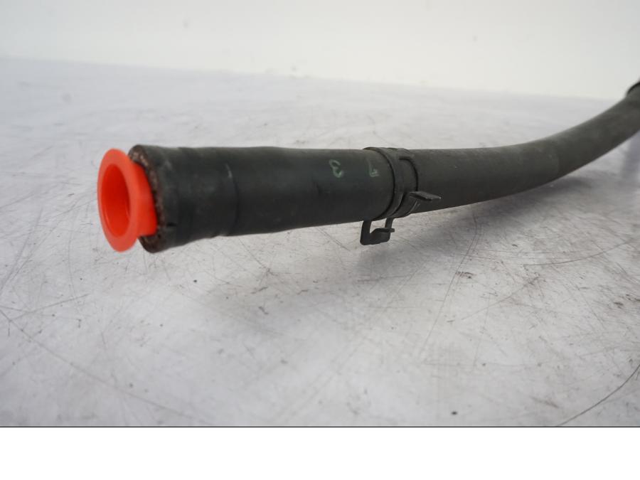 Vänster sida på Oljekylslang från en BMW R 1150 GS -2002 motorcykel.