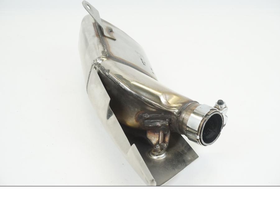 Snett uppifrån på Ljuddämpare från en Honda CBR 600 -2011 motorcykel.