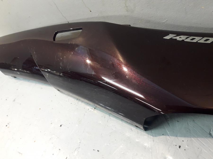 Höger sida på Bakvinge från en Kawasaki GTR 1400 -2012 motorcykel.