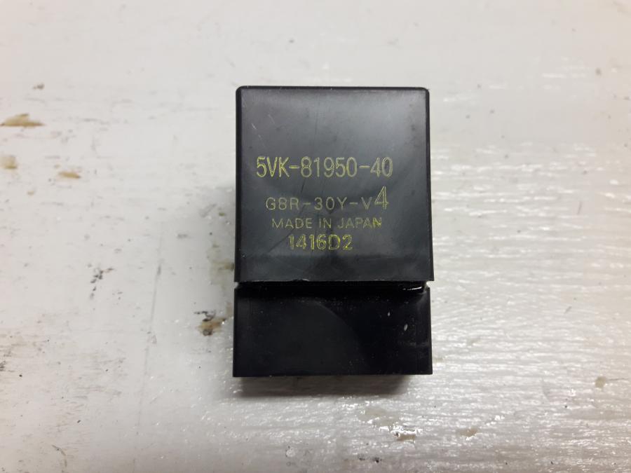 Framsidan på Relä från en Yamaha XSR 900 -2016 motorcykel.