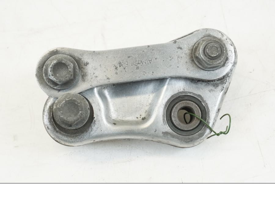 Snett uppifrån på Stötdämparlänkage från en BMW F 650 CS -2003 motorcykel.