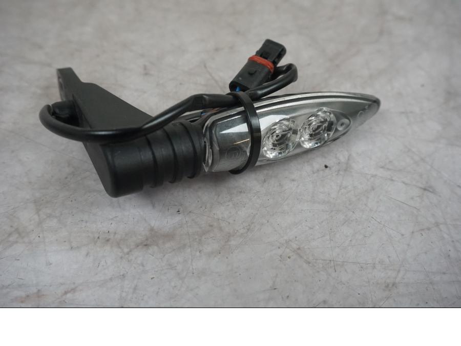 Vänster sida på Blinkers LED från en BMW F 800 R -2018 motorcykel.