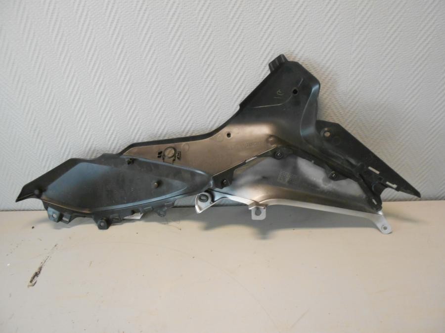 Baksidan på Sidopanel från en Honda NC 750 S -2017 motorcykel.