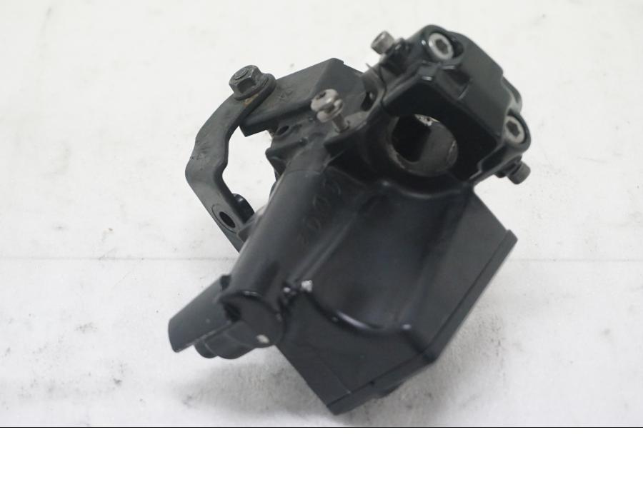 Höger sida på Kopplingshuvudcylinder från en Triumph Tiger Explorer -2012 motorcykel.