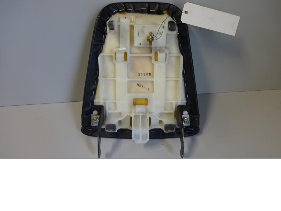 Snett uppifrÄn pÄ Sadel frÄn en Honda CBR 600 -2002 motorcykel.