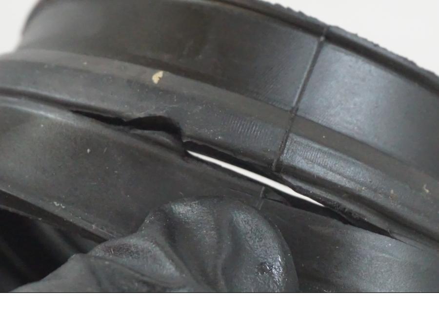 Baksidan på Insugsgummi från en BMW R 1250 GS -2021 motorcykel.