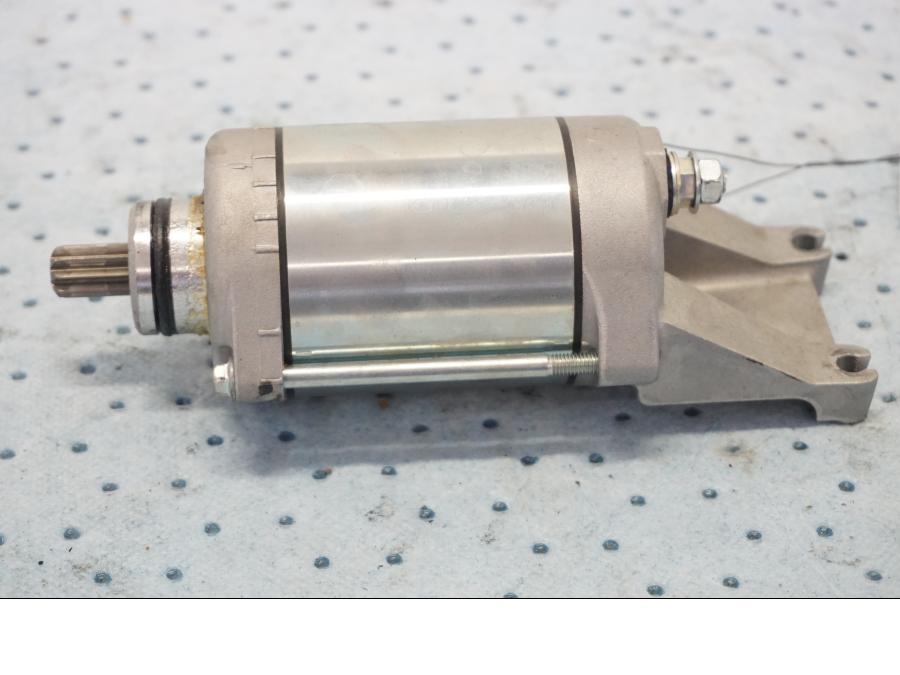 Framsidan på Startmotor från en Kawasaki Z 650 ABS -2020 motorcykel.