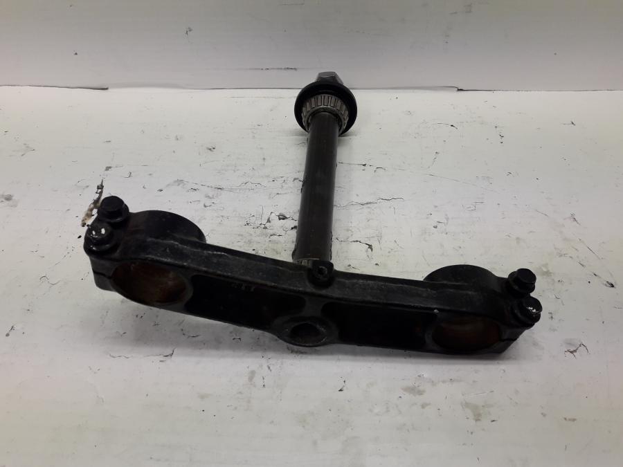 Höger sida på Gaffelkrona från en Kawasaki KLE 500 -2001 motorcykel.