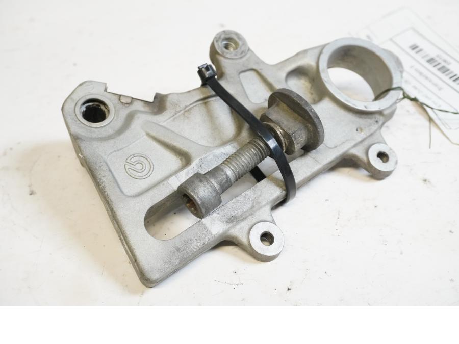 Baksidan på Bromsoksfäste från en KTM 640 Duke -2006 motorcykel.