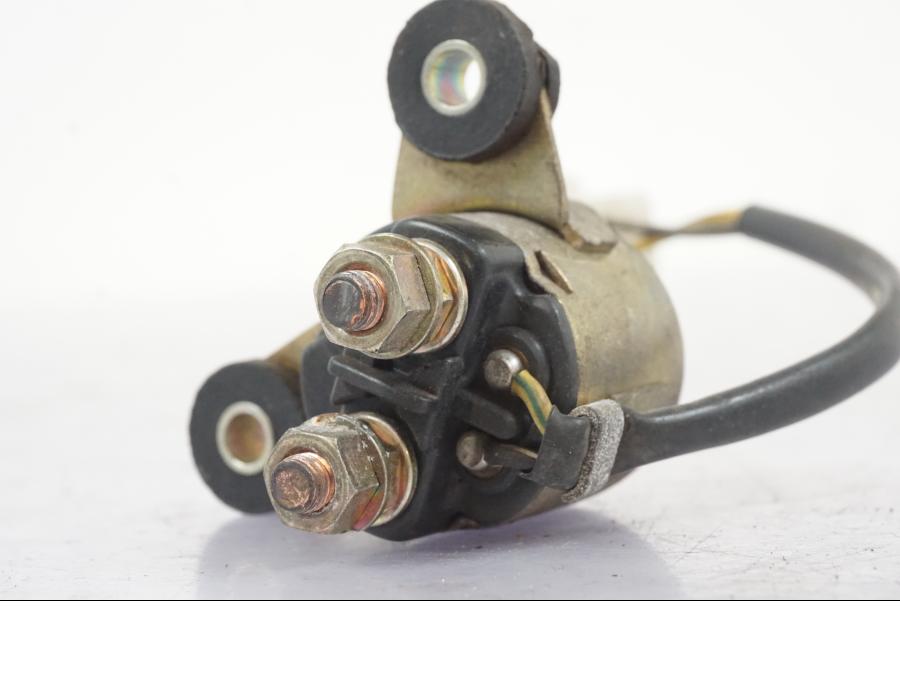 VÀnster sida pÄ StartrelÀ frÄn en Suzuki GSX 550 EF -1985 motorcykel.