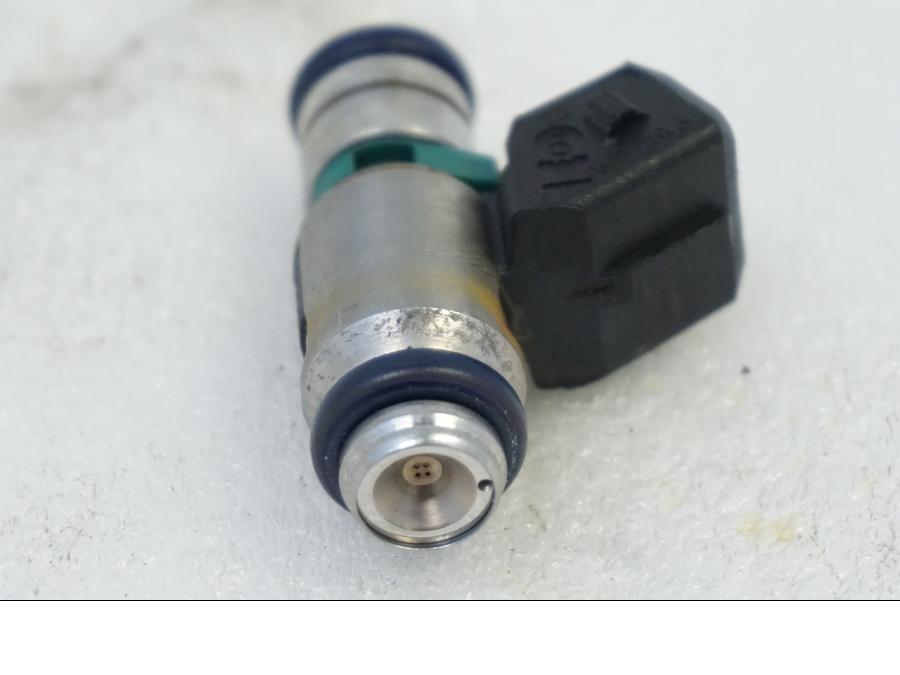 Höger sida på Spridare från en Aprilia RSV 1000 -2010 motorcykel.