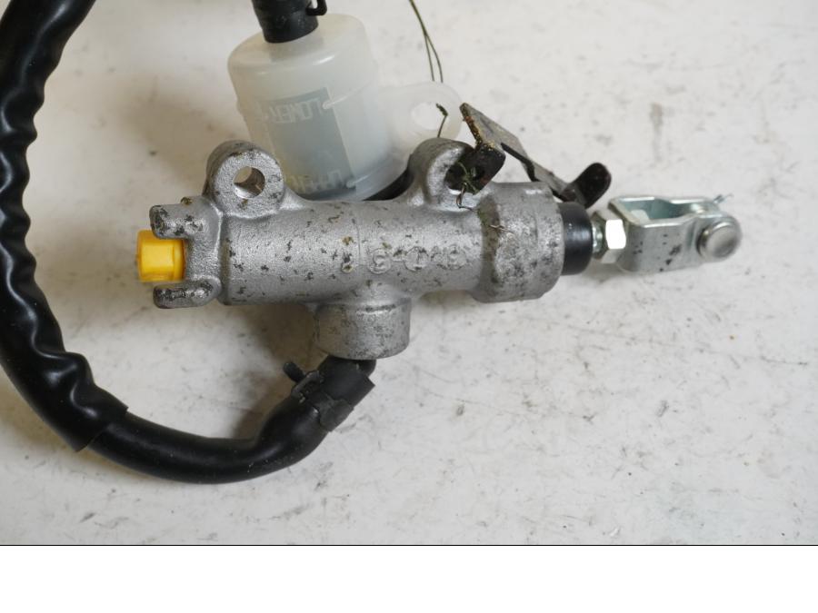 Baksidan på Bromshuvudcylinder från en Kawasaki Z 1000 -2014 motorcykel.