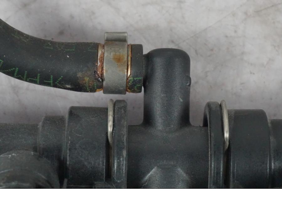 Extrabild4 på Fuel Rail från en BMW K 1600 GTL -2015 motorcykel.