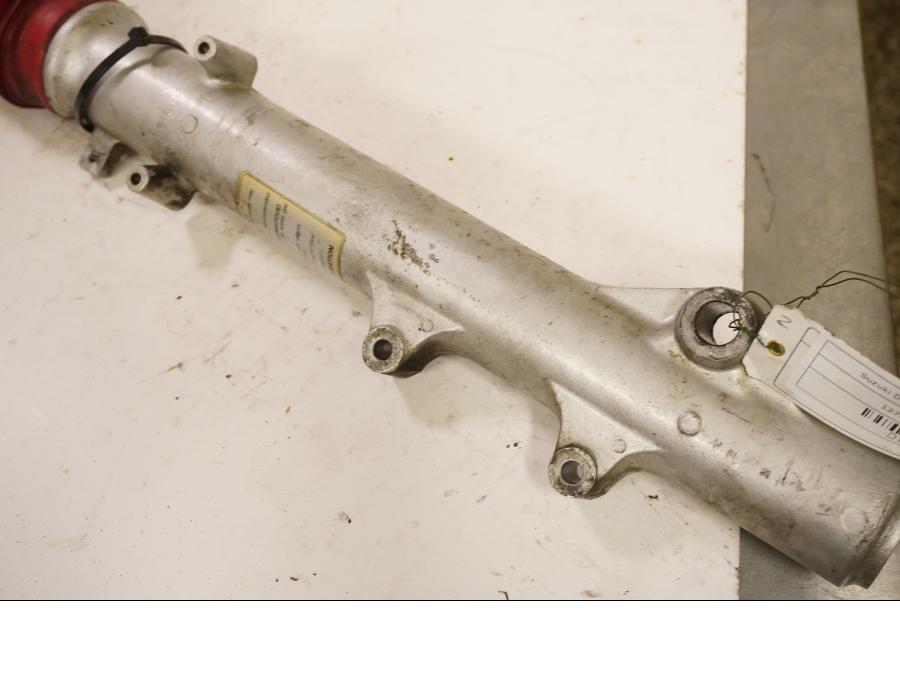 Snett uppifrån på Gaffelben från en Suzuki DR 650 -1991 motorcykel.