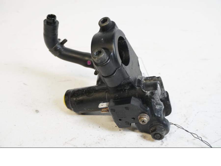 Höger sida på Bromshuvudcylinder från en Triumph TT 600 -2000 motorcykel.