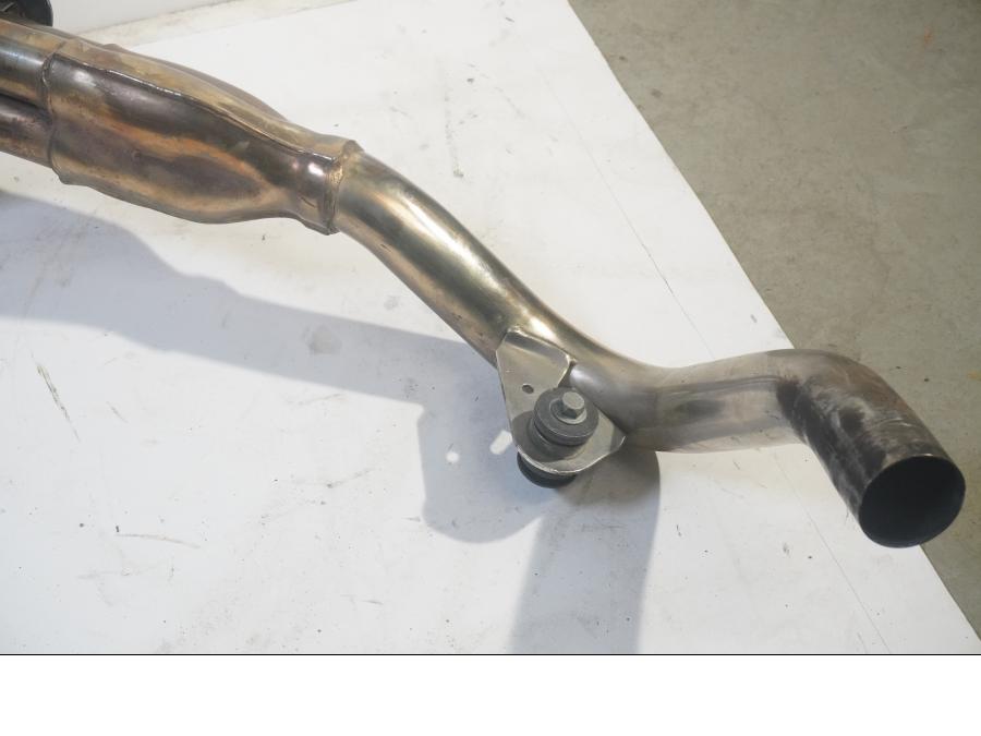 Höger sida på Grenrör från en Triumph Tiger 955 -2004 motorcykel.