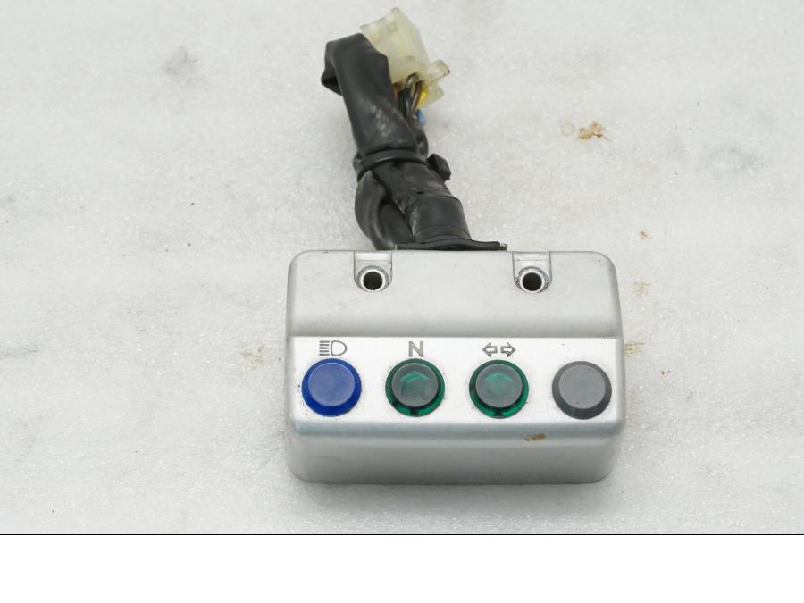 Framsidan på Kontrollamppanel från en Yamaha XV 535 -1999 motorcykel.