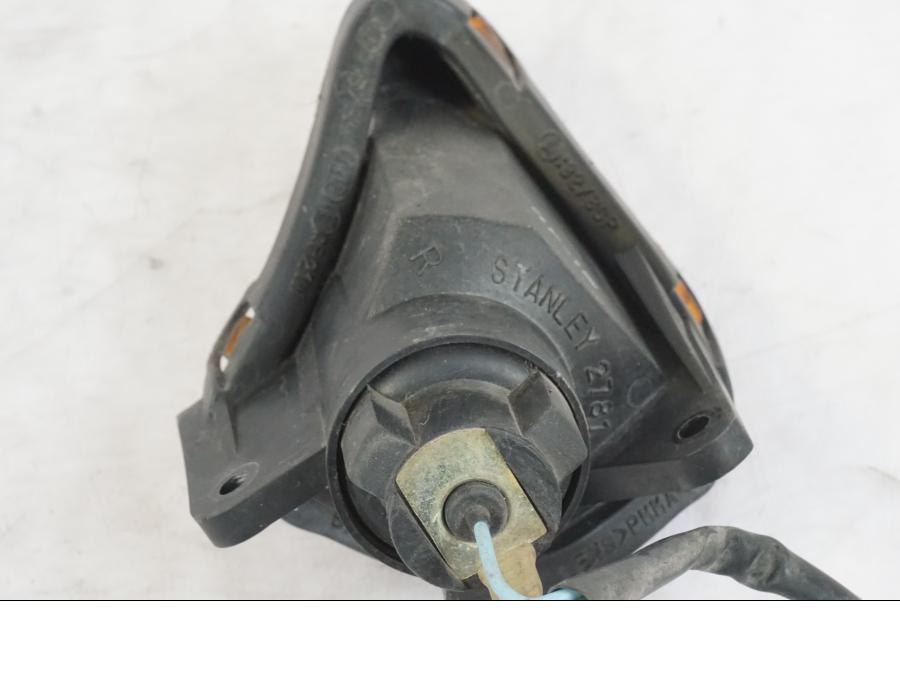 Snett nerifrån på Blinkers från en Honda CBR 1000 F -1999 motorcykel.