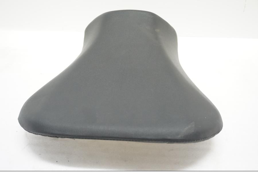 Höger sida på Sadel från en Suzuki GSX-R 600 -2004 motorcykel.