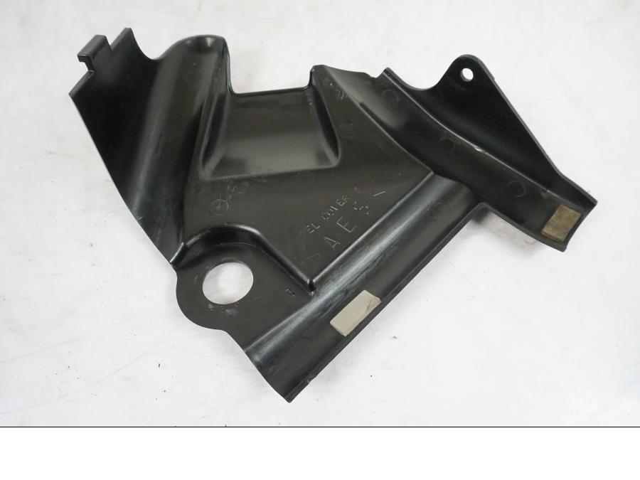 Snett uppifrån på Ramskydd från en Yamaha XVS 1100 -2004 motorcykel.