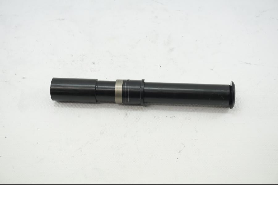 Framsidan på Axel från en KTM 950 SM -2006 motorcykel.