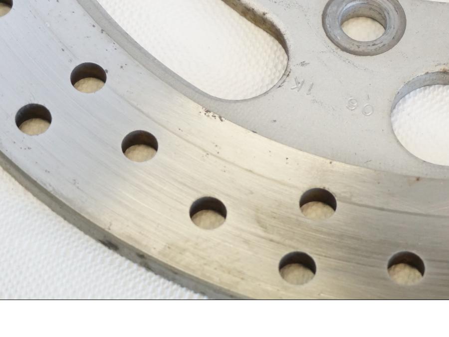 Höger sida på Bromsskiva från en Kawasaki VN 1500 Mean Streak -2002 motorcykel.