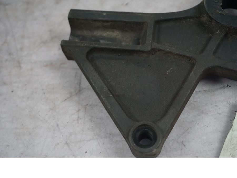 Extrabild1 på Bromsoksfäste från en Kawasaki ER-6N -2011 motorcykel.