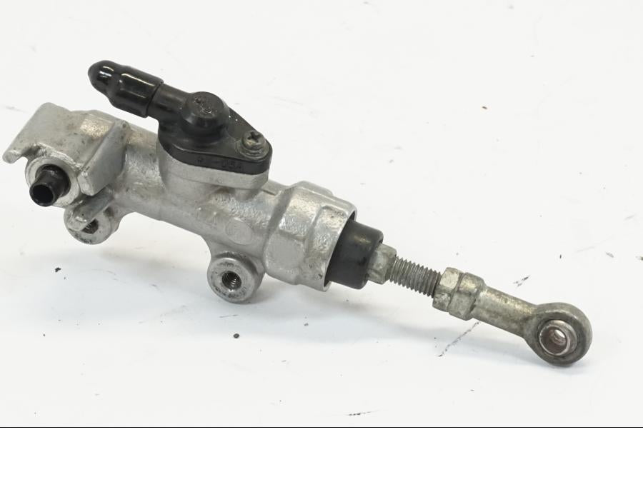 Snett nerifrån på Bromshuvudcylinder från en Suzuki GSX-R 1000 -2007 motorcykel.