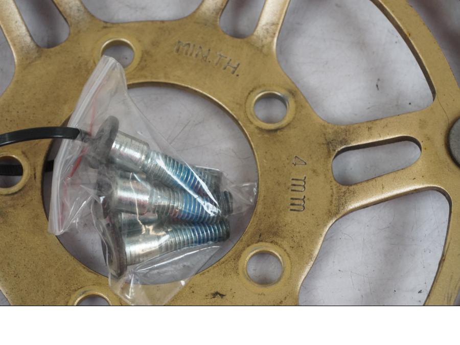 Extrabild1 på Bromsskiva från en Suzuki SV 650 -1999 motorcykel.