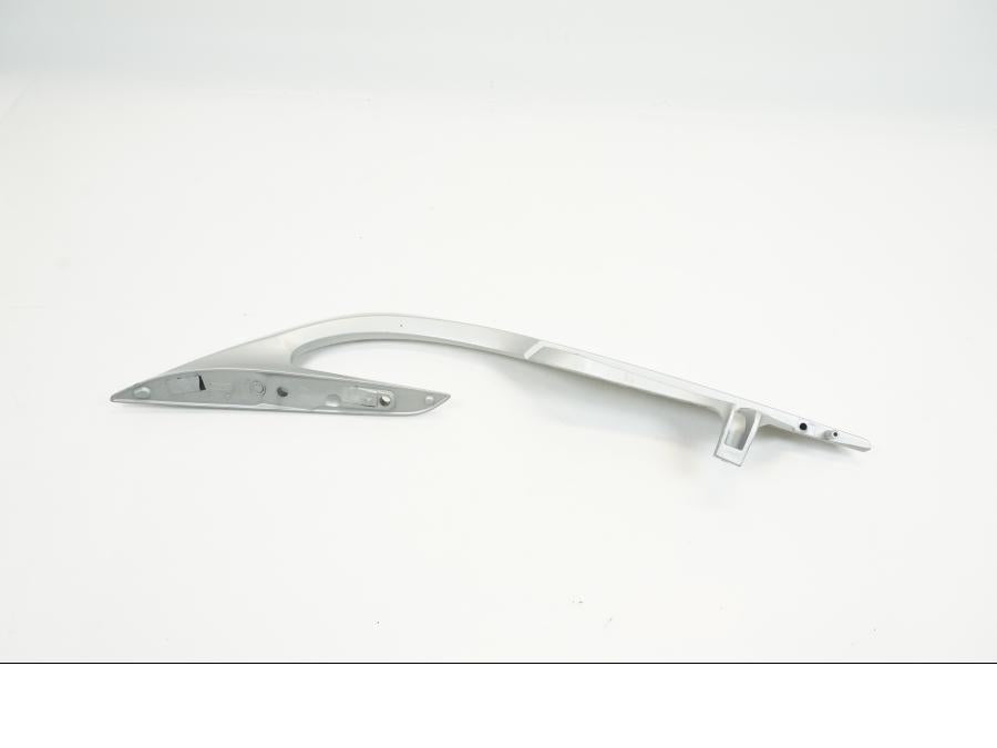 Baksidan på Passagerarhandtag från en BMW R 1200 RT -2010 motorcykel.