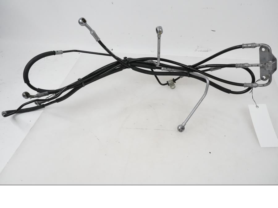 Vänster sida på Bromsledning från en KTM 1290 Super Adventure S -2022 motorcykel.